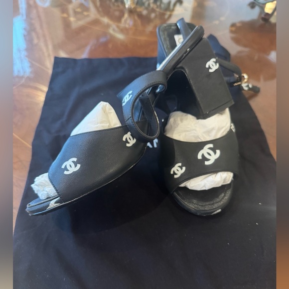 CC printed block heel sandals Sz 41. Fits 9.5 - Picture 8 of 16